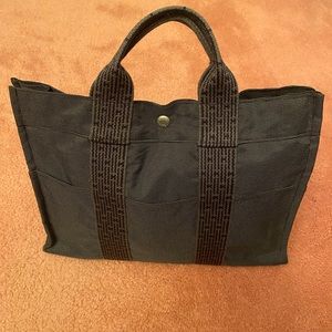 Hermes mini tote bag 💯 percent authentic.